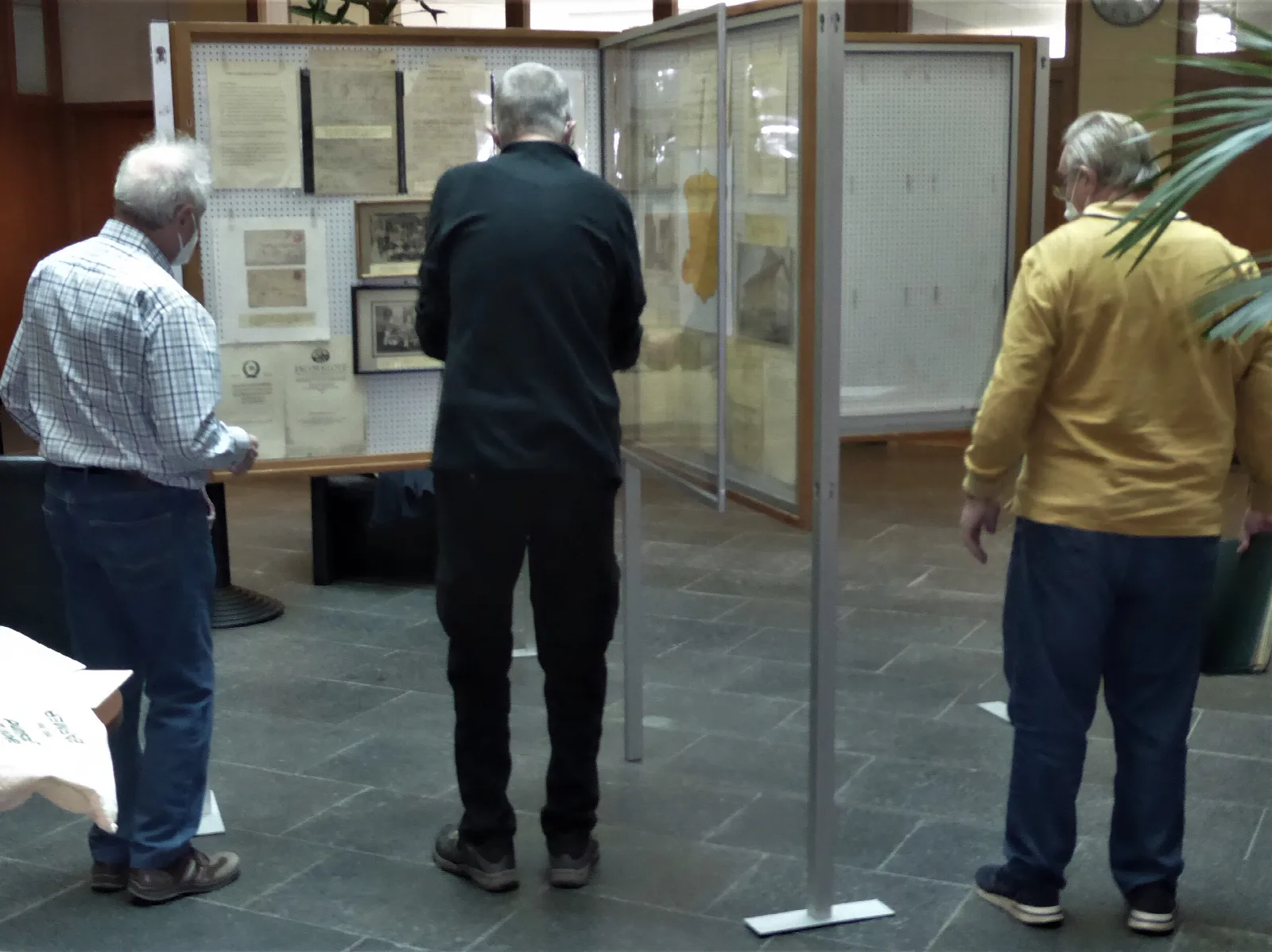 Interessierte Besucher